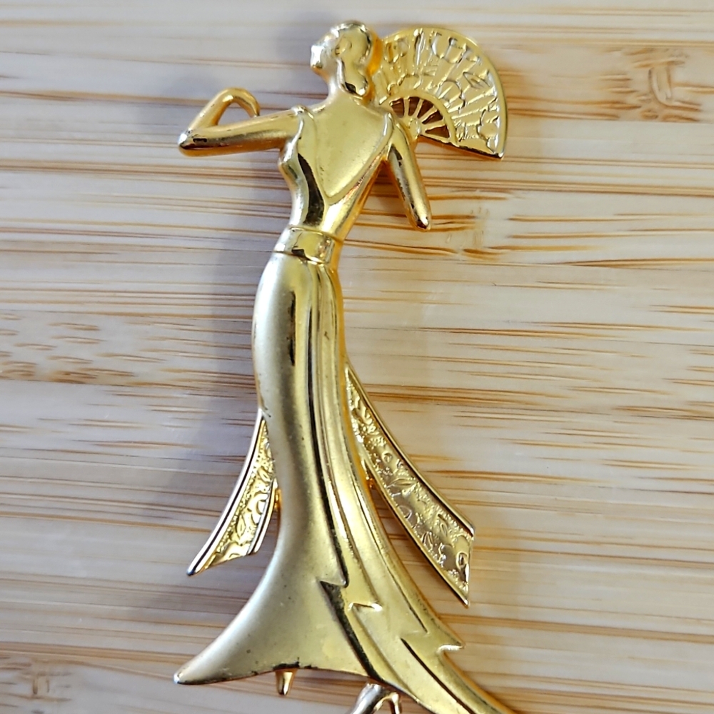 JJ VINTAGE WOMAN HOLDING FAN BROOCH PIN‎